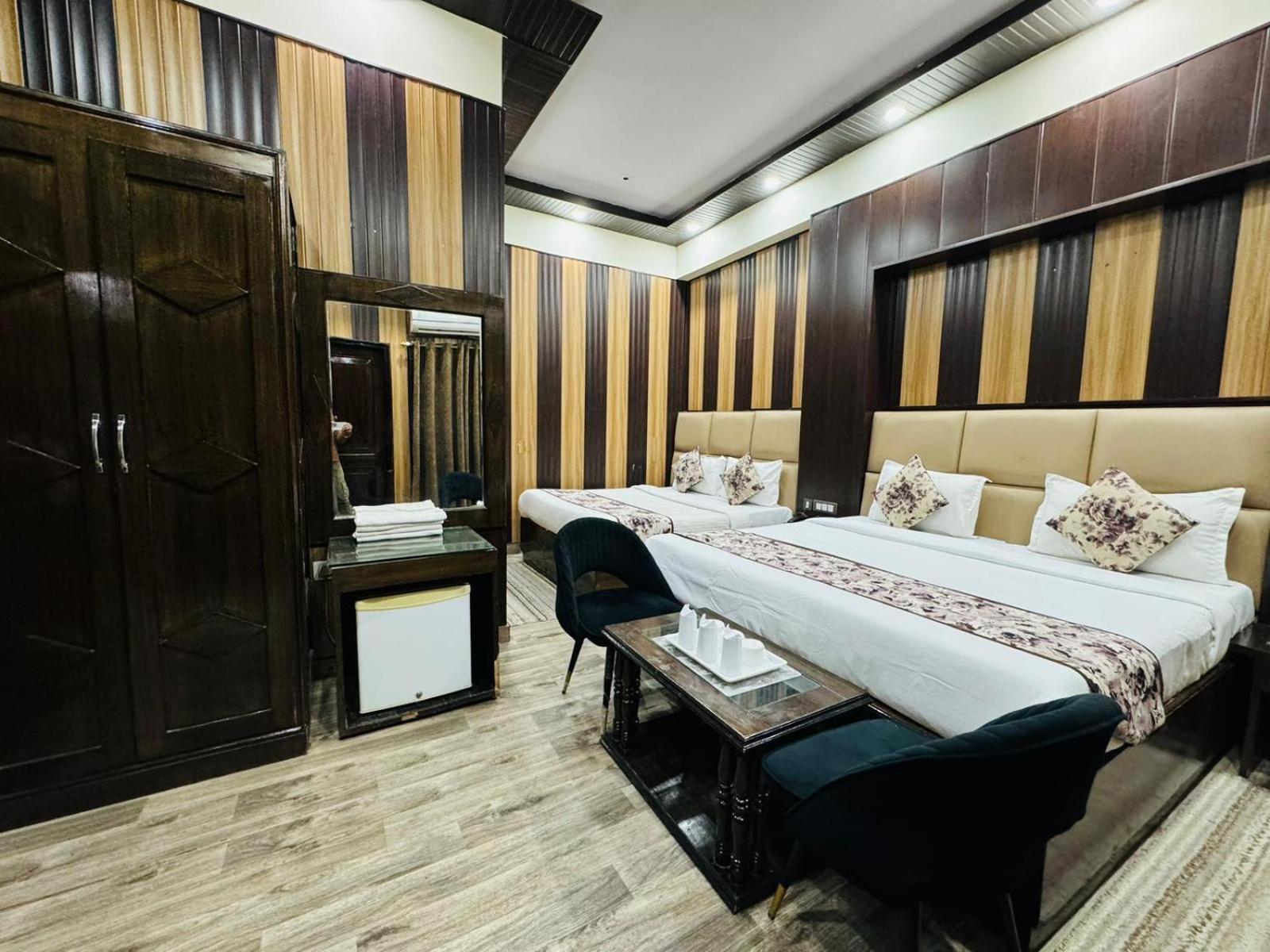 Hotel Radiance Delhi  Eksteriør billede